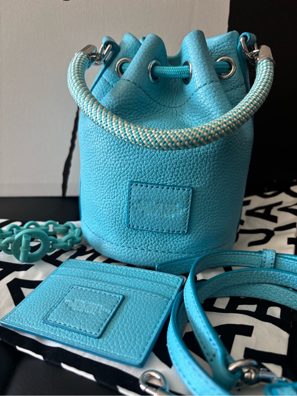 Marc Jacobs MINI The Bucket Bag in Turquoise with Card Case and Bracelet - Picture 8 of 14